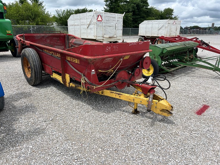 new-holland-520-image-1