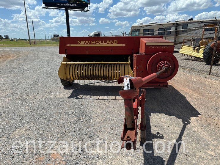 new-holland-326-image-2