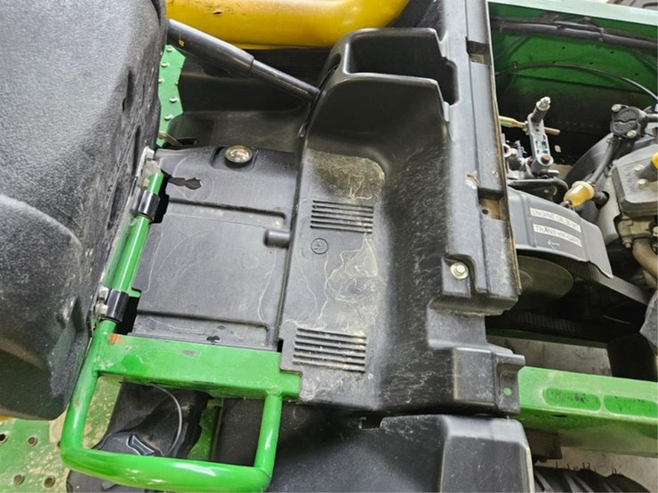 2014-john-deere-gator-image-33