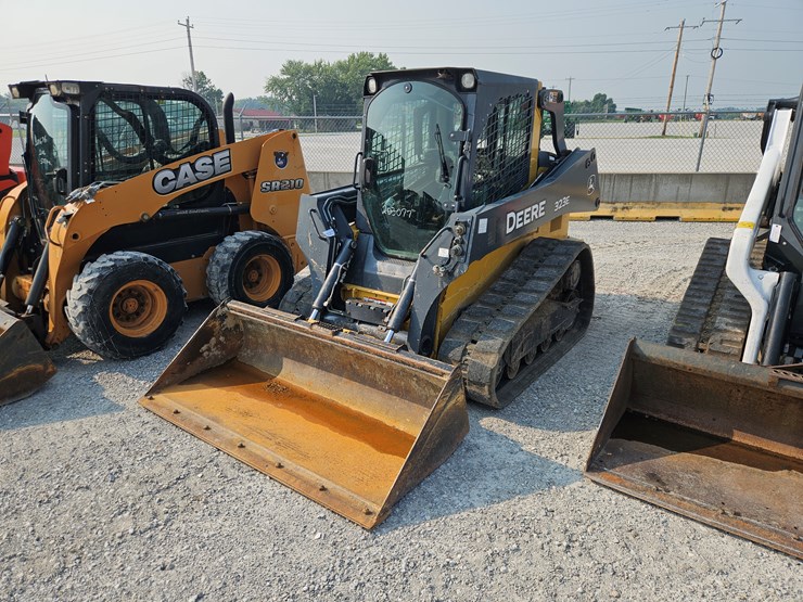 2018-deere-323e-image-1