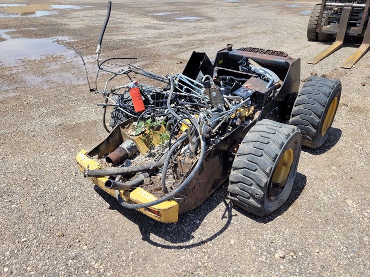 bottom-half-of-gutted-skid-steer-image-1