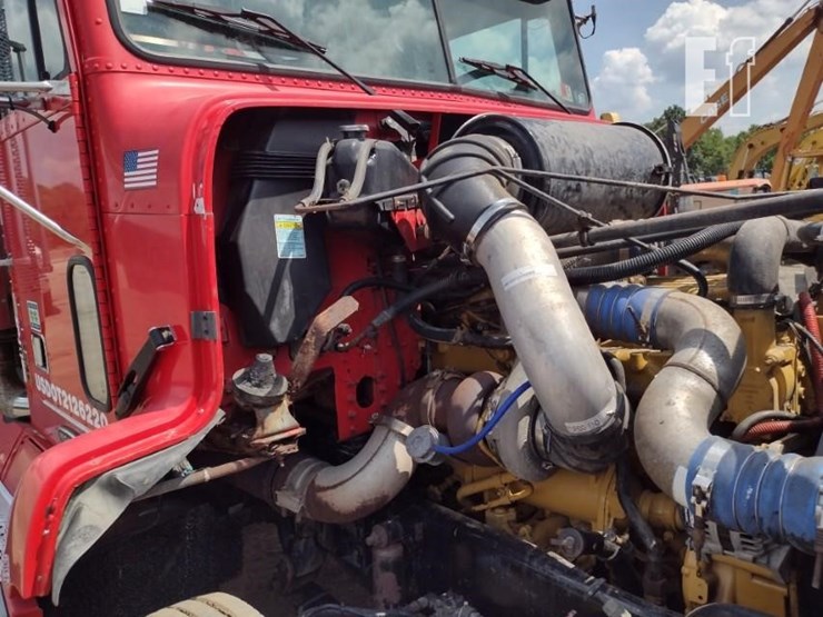 2003-freightliner-fld112-image-22