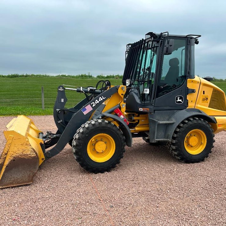 2019 DEERE 244L