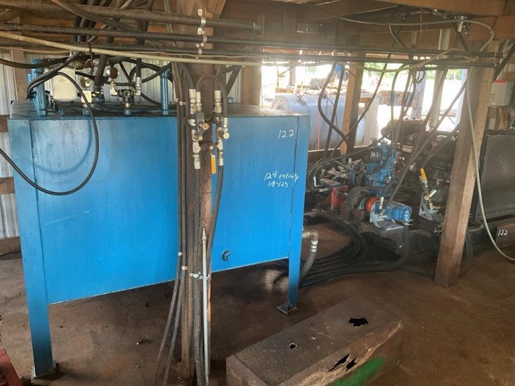 #122-•-hydraulic-lines,-pumps-and-tank-image-1