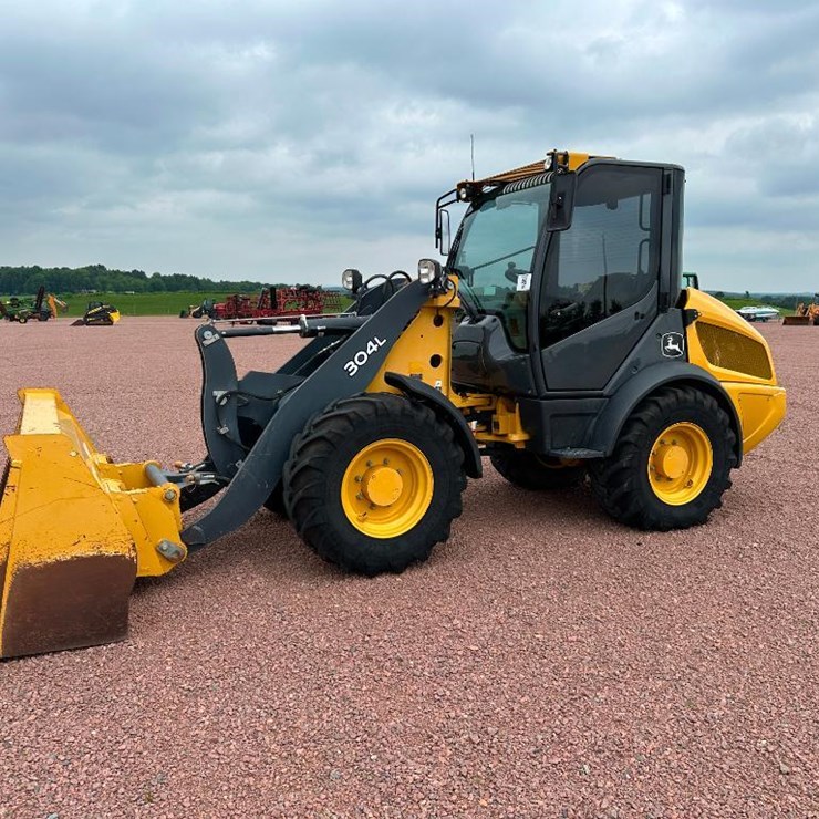 2017 DEERE 304L