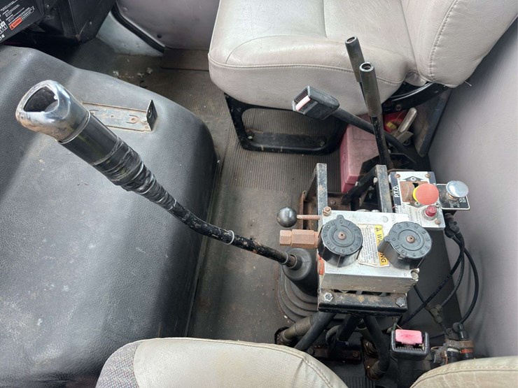 2000-international-8100-image-20