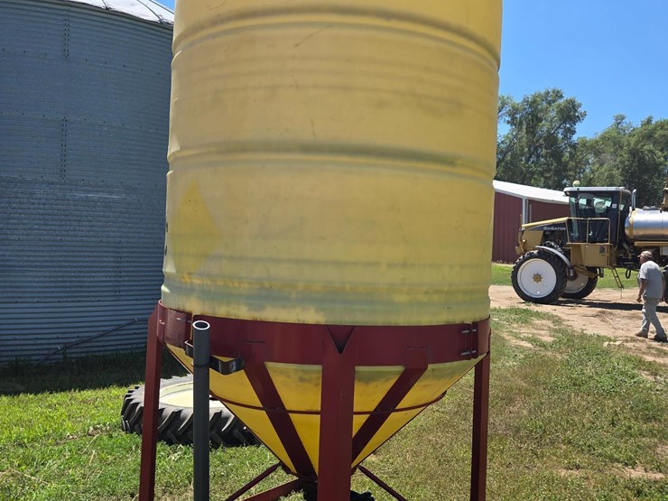 dultmeier-mp223ca-upright-poly-cone-bottom-tank-image-1