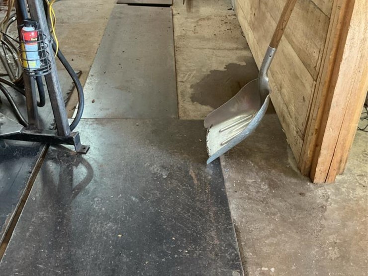 #117-•-shop-built-in-floor-barn-sweep-image-10