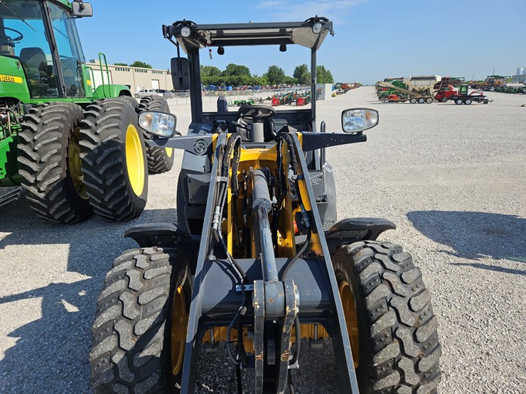 2022-deere-204l-image-4