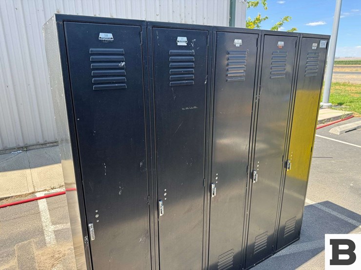 metal-ventilated-lockers-image-3