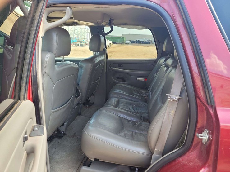 2004-chevrolet-tahoe-image-6