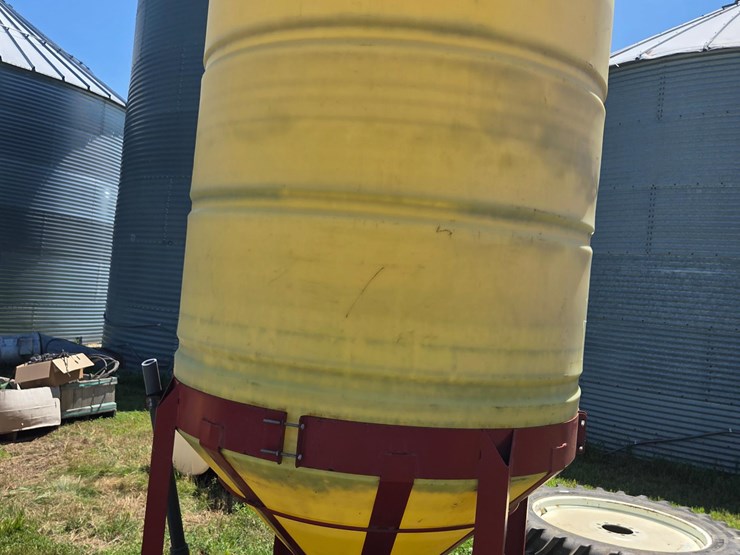 dultmeier-mp223ca-upright-poly-cone-bottom-tank-image-8