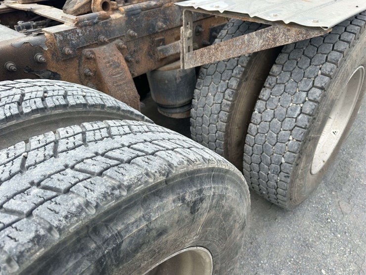 2014-peterbilt-579-image-9