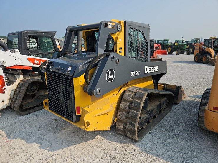 2018-deere-323e-image-19