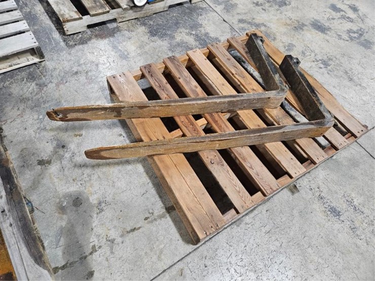 #406-•-48"-pallet-forks-image-3