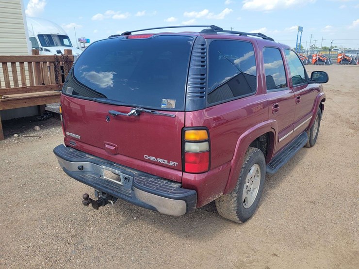 2004-chevrolet-tahoe-image-3