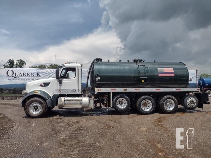 2019-peterbilt-567-image-1