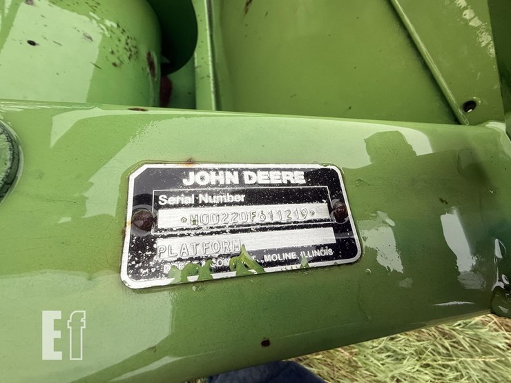 john-deere-220-image-9