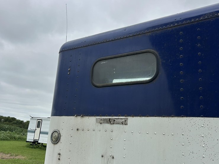 2001-freightliner-fld120-image-65