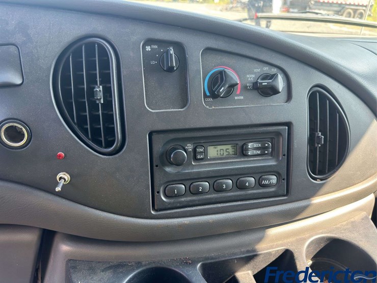 2006-ford-e350-image-19