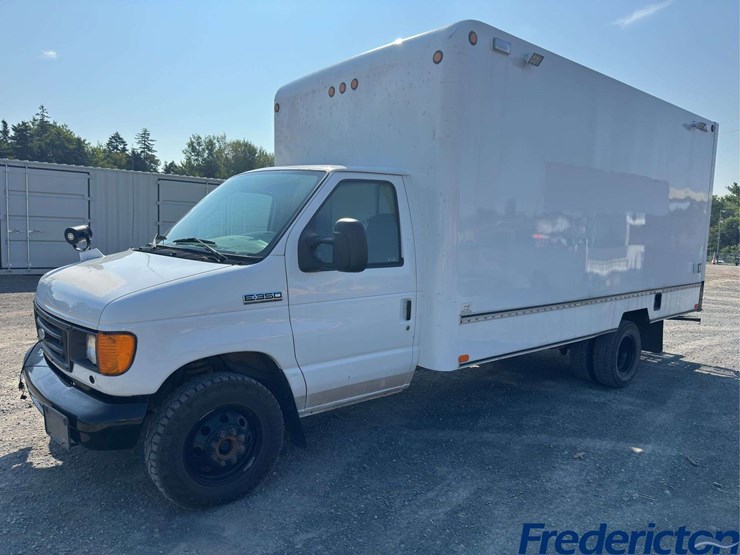 2006-ford-e350-image-1
