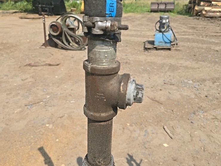 #184-•-hydraulic-oil-tank-image-14
