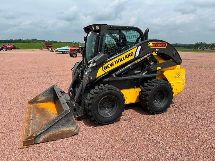 2022-new-holland-l328-image-1