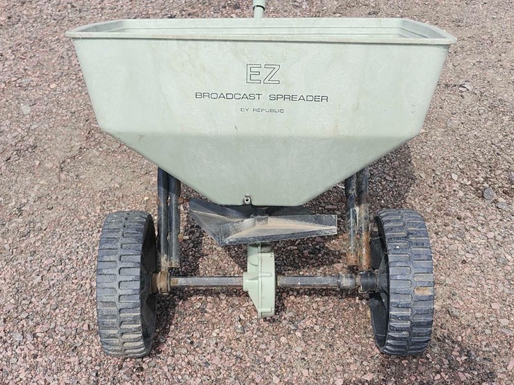 pull-behind-fertilizer-spreader-image-6