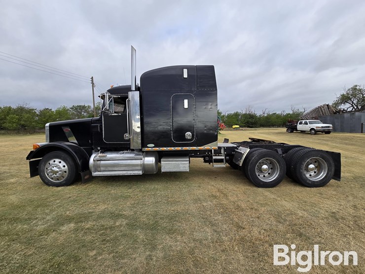 2001-peterbilt-378-image-8