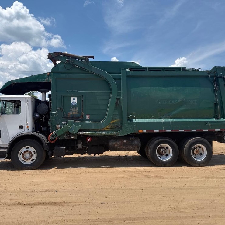 2010 MACK MRU613