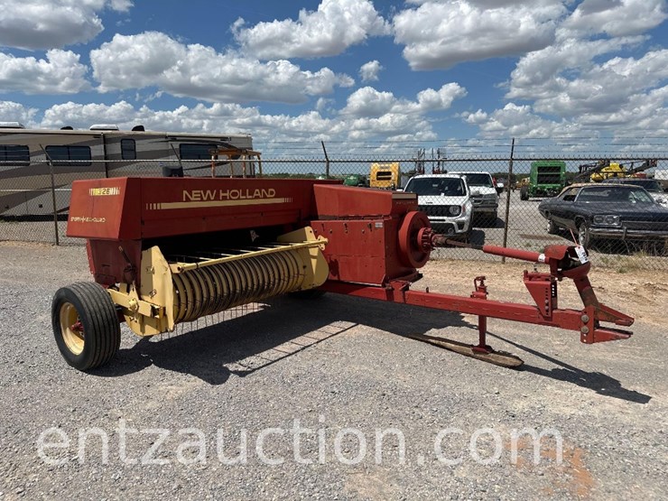 new-holland-326-image-3