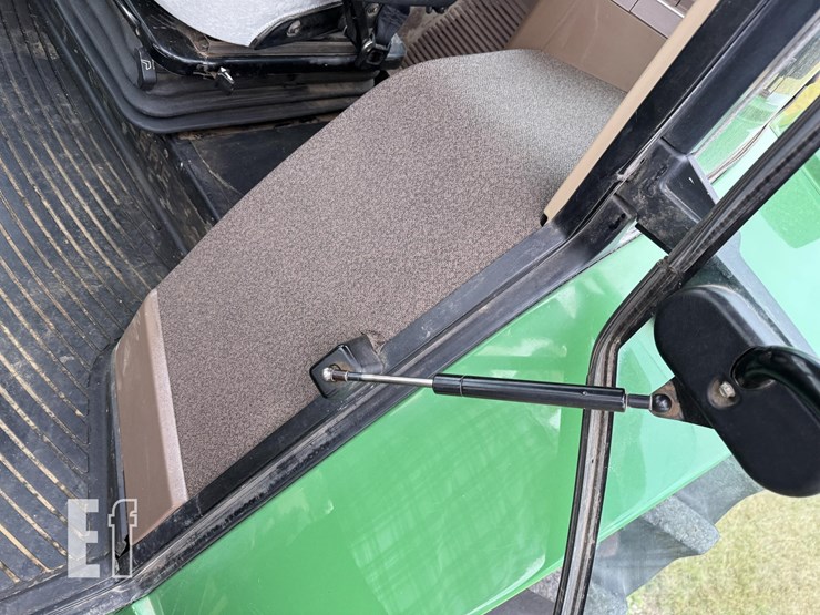 john-deere-7400-image-21