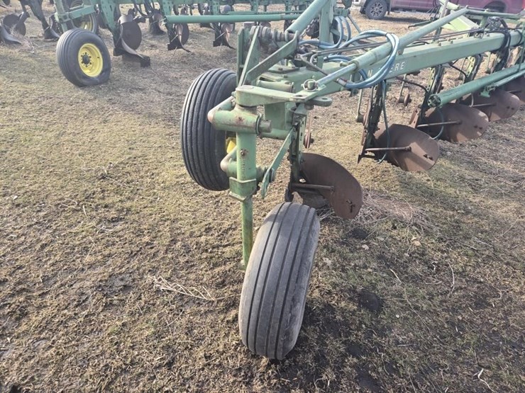 john-deere-2350-2450-image-10
