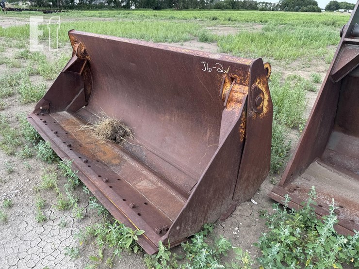 cat-2.38-yard-clam-bucket-image-1