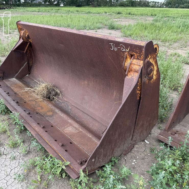 CAT 2.38 YARD CLAM BUCKET