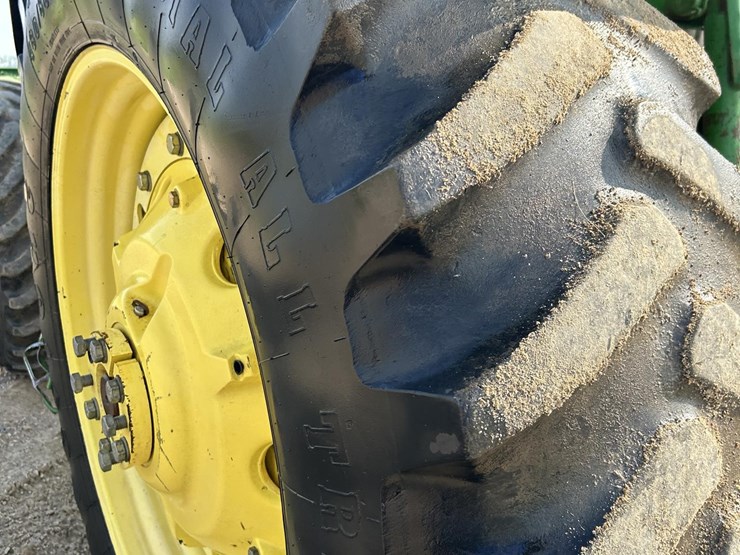 2005-john-deere-7520-image-25