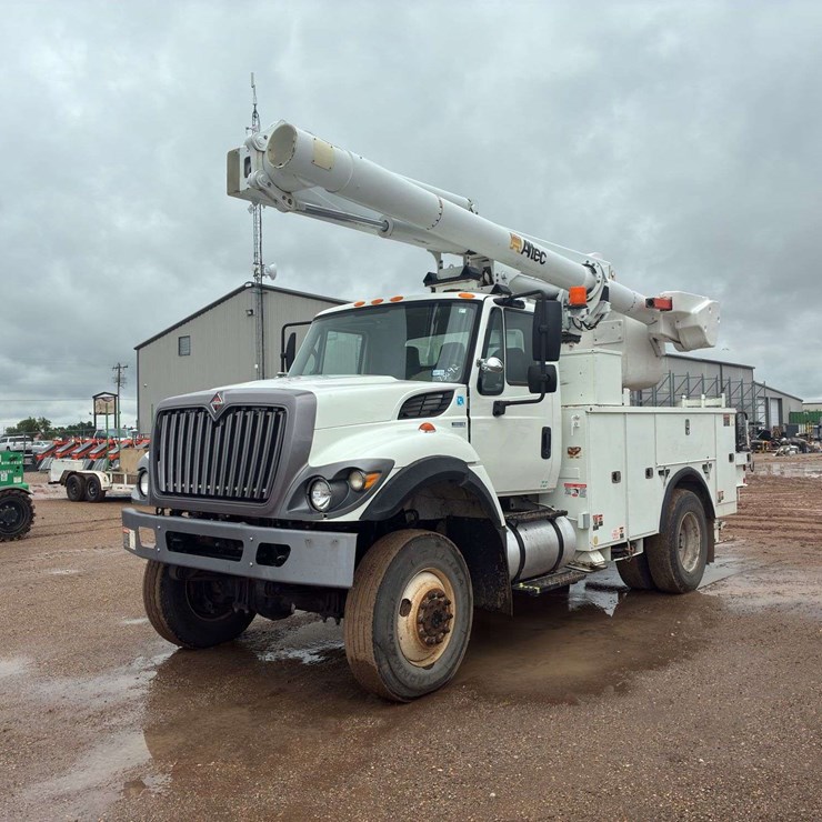 2011 International Harvester SR525 Bucket Truck