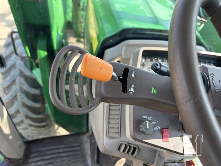 2005-john-deere-7520-image-52