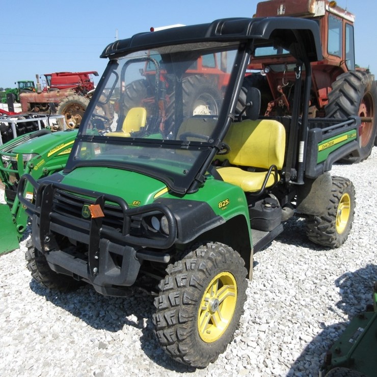 JOHN DEERE GATOR