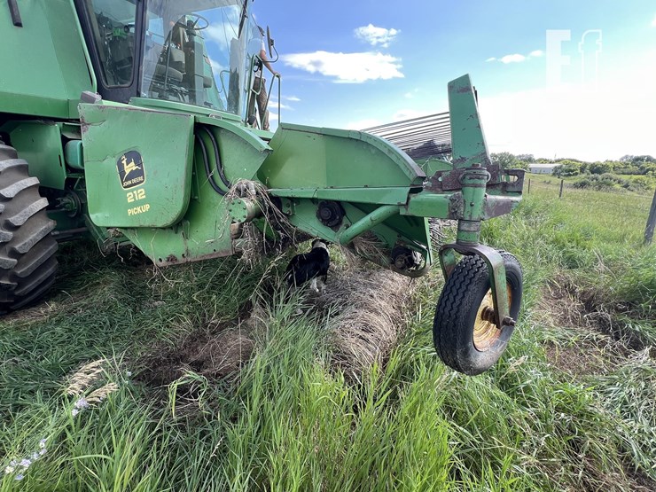 john-deere-212-image-1