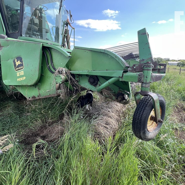JOHN DEERE 212