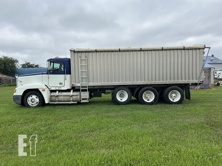 2001-freightliner-fld120-image-8