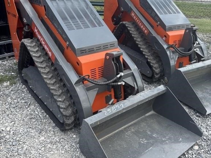 hurricane-mini-skid-steer-loader-image-4