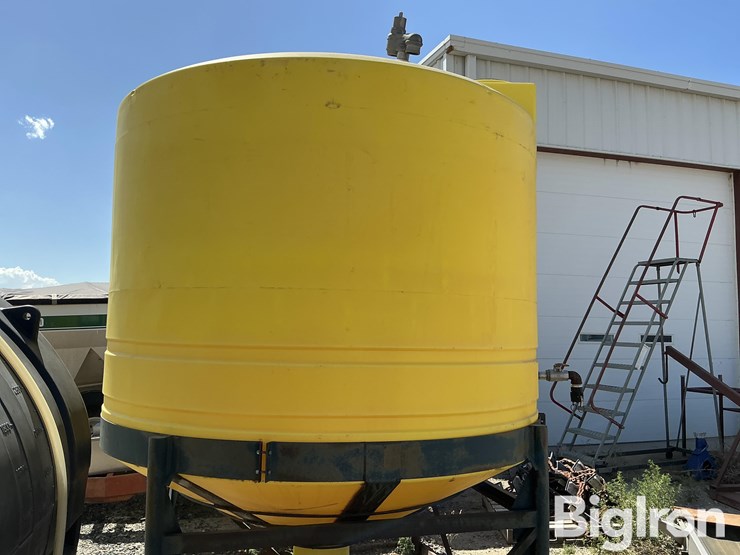 2000-gallon-cone-bottom-tank-image-7