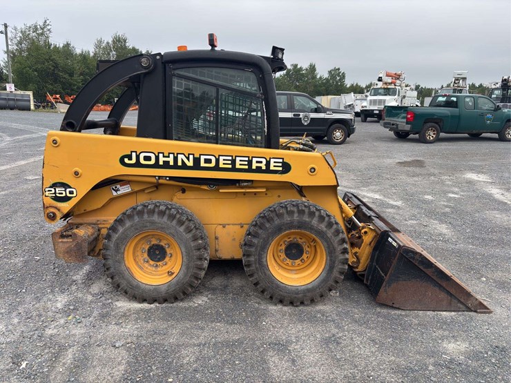 2001-john-deere-250-image-6