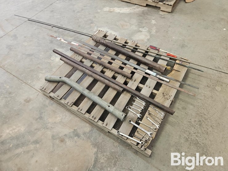 pallet-of-misc.-tools,-parts,-&-fasteners-image-4
