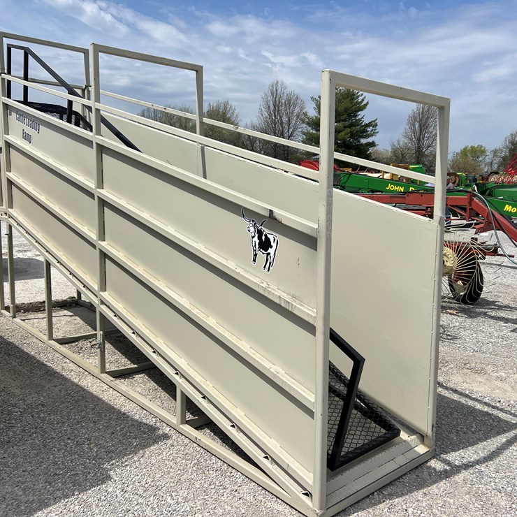 #202292 • Industrias America C18 Cattle Ramp