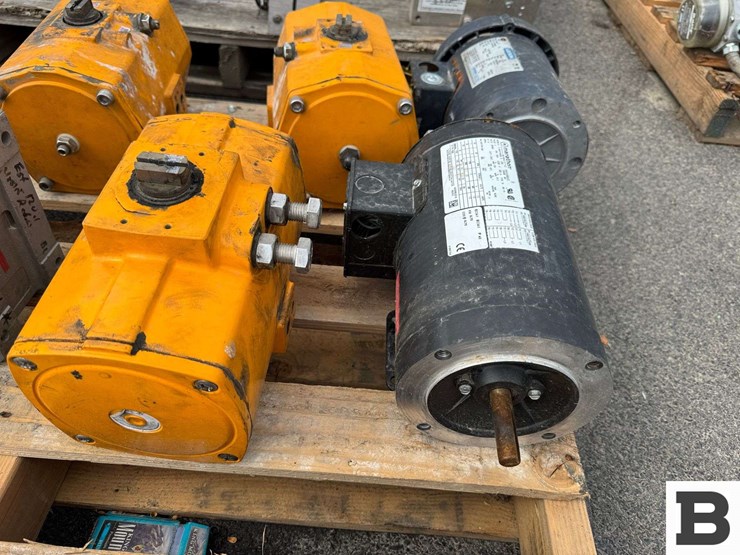 miscellaneous-pneumatic-actuators,-motors-with-gearboxes-image-4