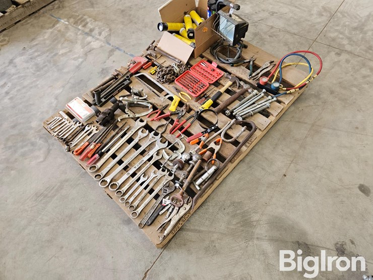 pallet-of-misc.-tools,-parts,-&-fasteners-image-8
