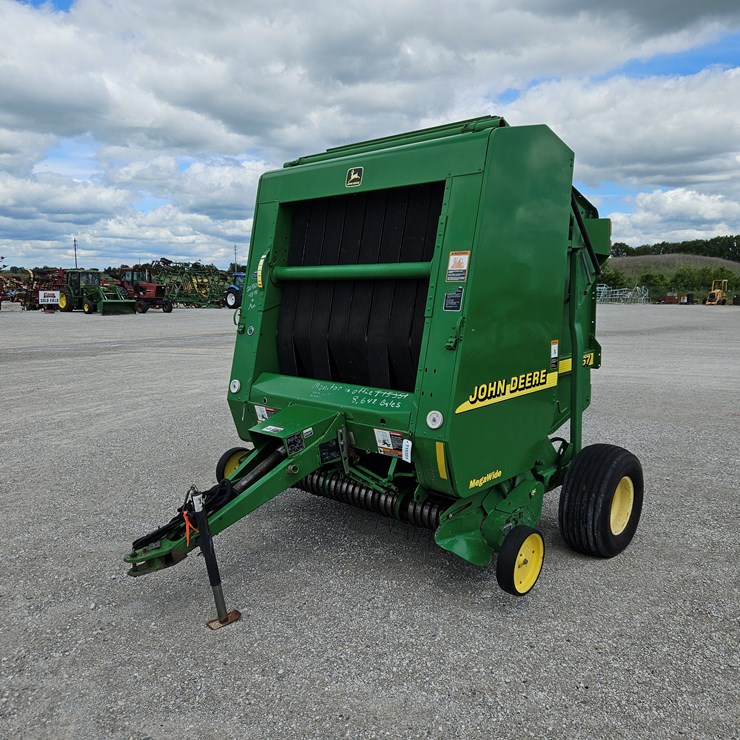 2000 JOHN DEERE 567